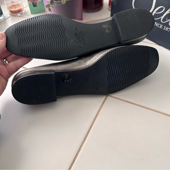 Selby Leather Tasseled Loafers in a Bronze Metallic Sz. 9.5 Narrow (3A) - Picture 10 of 15